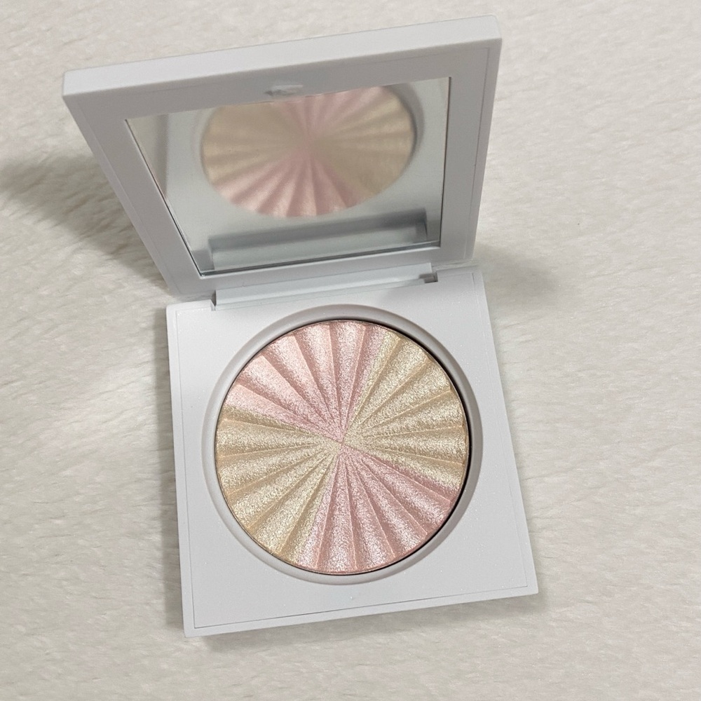 Ofra Cosmetics Samantha March Start Inspired Highlighter